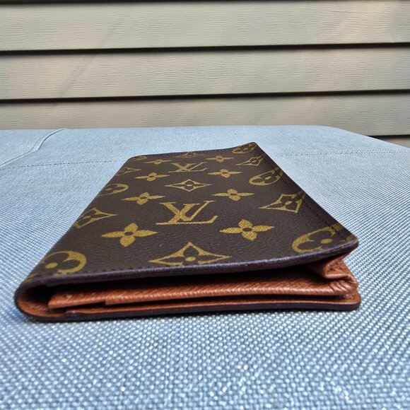 Louis Vuitton Long Card Monogram Wallet - Picture 3 of 10